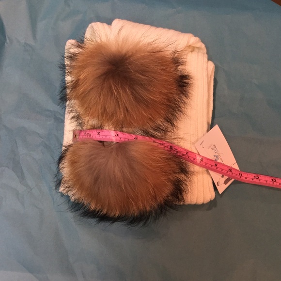 White SCARF w Genuine Fur Pompom - Picture 3 of 3